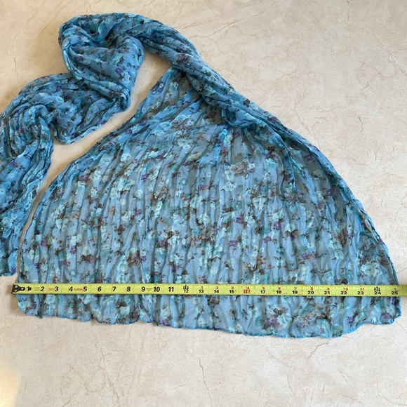 Blue Flowered Ruffled Flower Scarf - Picture 7 of 8